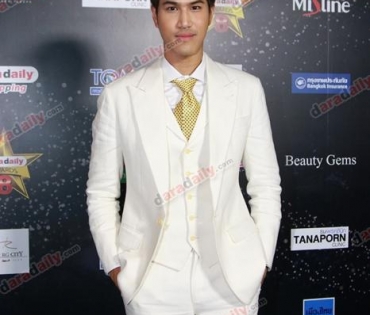 เหล่าดาราตบเท้าเดิน Black carpet งานประกาศรางวัล daradaily Awards ครั้งที่ 8