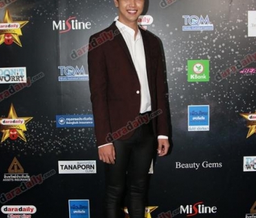 เหล่าดาราตบเท้าเดิน Black carpet งานประกาศรางวัล daradaily Awards ครั้งที่ 8