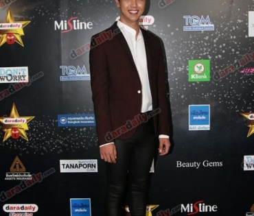 เหล่าดาราตบเท้าเดิน Black carpet งานประกาศรางวัล daradaily Awards ครั้งที่ 8