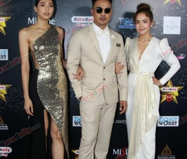 เหล่าดาราตบเท้าเดิน Black carpet งานประกาศรางวัล daradaily Awards ครั้งที่ 8