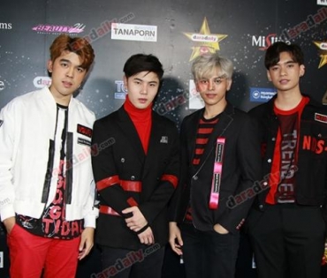 เหล่าดาราตบเท้าเดิน Black carpet งานประกาศรางวัล daradaily Awards ครั้งที่ 8