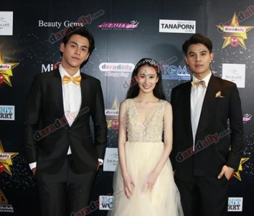 เหล่าดาราตบเท้าเดิน Black carpet งานประกาศรางวัล daradaily Awards ครั้งที่ 8