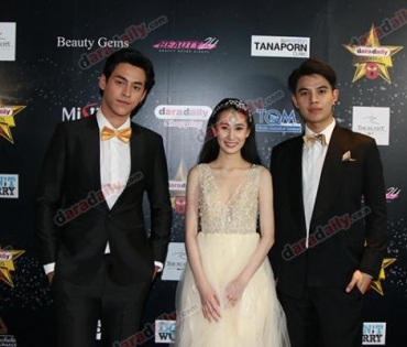 เหล่าดาราตบเท้าเดิน Black carpet งานประกาศรางวัล daradaily Awards ครั้งที่ 8