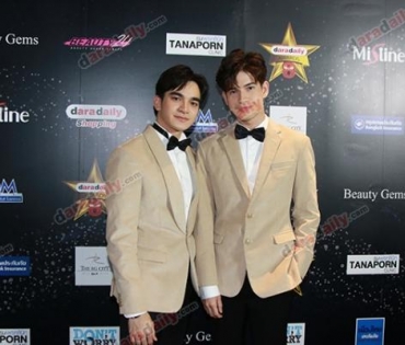 เหล่าดาราตบเท้าเดิน Black carpet งานประกาศรางวัล daradaily Awards ครั้งที่ 8