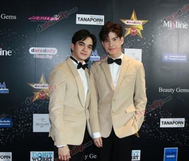 เหล่าดาราตบเท้าเดิน Black carpet งานประกาศรางวัล daradaily Awards ครั้งที่ 8