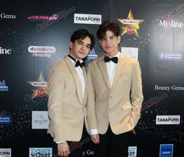 เหล่าดาราตบเท้าเดิน Black carpet งานประกาศรางวัล daradaily Awards ครั้งที่ 8