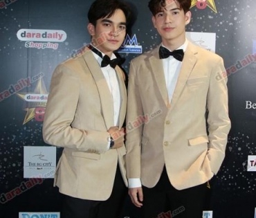 เหล่าดาราตบเท้าเดิน Black carpet งานประกาศรางวัล daradaily Awards ครั้งที่ 8