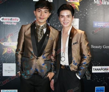 เหล่าดาราตบเท้าเดิน Black carpet งานประกาศรางวัล daradaily Awards ครั้งที่ 8