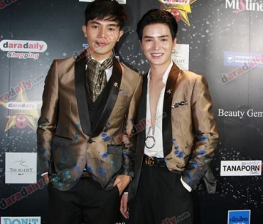 เหล่าดาราตบเท้าเดิน Black carpet งานประกาศรางวัล daradaily Awards ครั้งที่ 8