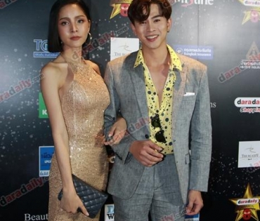 เหล่าดาราตบเท้าเดิน Black carpet งานประกาศรางวัล daradaily Awards ครั้งที่ 8