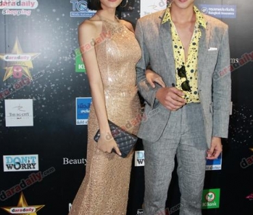 เหล่าดาราตบเท้าเดิน Black carpet งานประกาศรางวัล daradaily Awards ครั้งที่ 8