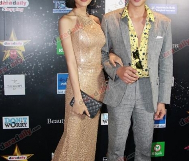 เหล่าดาราตบเท้าเดิน Black carpet งานประกาศรางวัล daradaily Awards ครั้งที่ 8