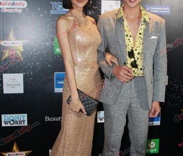 เหล่าดาราตบเท้าเดิน Black carpet งานประกาศรางวัล daradaily Awards ครั้งที่ 8