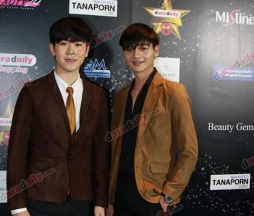 เหล่าดาราตบเท้าเดิน Black carpet งานประกาศรางวัล daradaily Awards ครั้งที่ 8