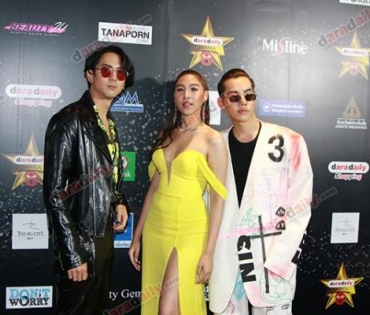 เหล่าดาราตบเท้าเดิน Black carpet งานประกาศรางวัล daradaily Awards ครั้งที่ 8