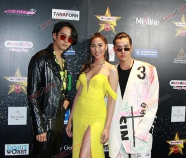 เหล่าดาราตบเท้าเดิน Black carpet งานประกาศรางวัล daradaily Awards ครั้งที่ 8