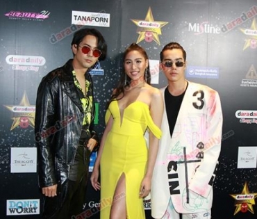 เหล่าดาราตบเท้าเดิน Black carpet งานประกาศรางวัล daradaily Awards ครั้งที่ 8