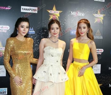 เหล่าดาราตบเท้าเดิน Black carpet งานประกาศรางวัล daradaily Awards ครั้งที่ 8