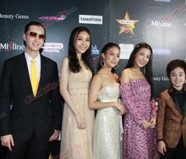 เหล่าดาราตบเท้าเดิน Black carpet งานประกาศรางวัล daradaily Awards ครั้งที่ 8