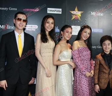 เหล่าดาราตบเท้าเดิน Black carpet งานประกาศรางวัล daradaily Awards ครั้งที่ 8