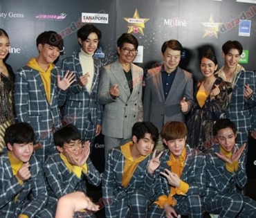 เหล่าดาราตบเท้าเดิน Black carpet งานประกาศรางวัล daradaily Awards ครั้งที่ 8