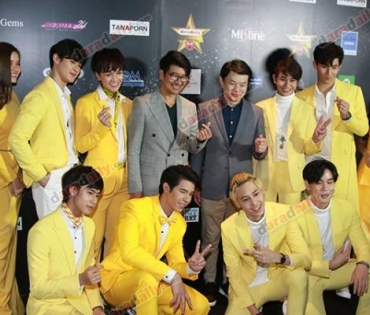 เหล่าดาราตบเท้าเดิน Black carpet งานประกาศรางวัล daradaily Awards ครั้งที่ 8