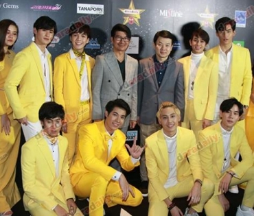 เหล่าดาราตบเท้าเดิน Black carpet งานประกาศรางวัล daradaily Awards ครั้งที่ 8