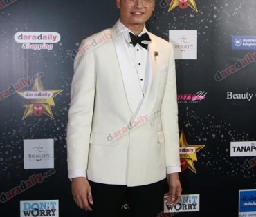 เหล่าดาราตบเท้าเดิน Black carpet งานประกาศรางวัล daradaily Awards ครั้งที่ 8