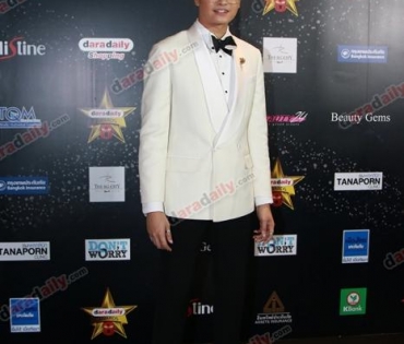 เหล่าดาราตบเท้าเดิน Black carpet งานประกาศรางวัล daradaily Awards ครั้งที่ 8