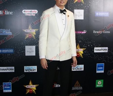 เหล่าดาราตบเท้าเดิน Black carpet งานประกาศรางวัล daradaily Awards ครั้งที่ 8