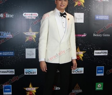 เหล่าดาราตบเท้าเดิน Black carpet งานประกาศรางวัล daradaily Awards ครั้งที่ 8