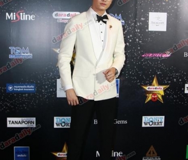 เหล่าดาราตบเท้าเดิน Black carpet งานประกาศรางวัล daradaily Awards ครั้งที่ 8