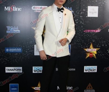 เหล่าดาราตบเท้าเดิน Black carpet งานประกาศรางวัล daradaily Awards ครั้งที่ 8