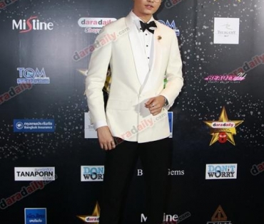 เหล่าดาราตบเท้าเดิน Black carpet งานประกาศรางวัล daradaily Awards ครั้งที่ 8