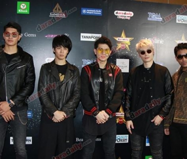 เหล่าดาราตบเท้าเดิน Black carpet งานประกาศรางวัล daradaily Awards ครั้งที่ 8