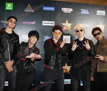 เหล่าดาราตบเท้าเดิน Black carpet งานประกาศรางวัล daradaily Awards ครั้งที่ 8