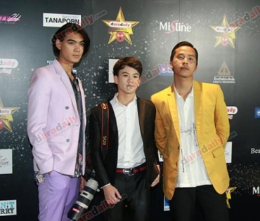 เหล่าดาราตบเท้าเดิน Black carpet งานประกาศรางวัล daradaily Awards ครั้งที่ 8