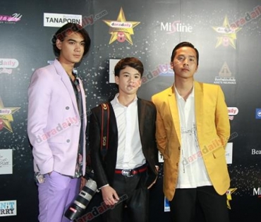 เหล่าดาราตบเท้าเดิน Black carpet งานประกาศรางวัล daradaily Awards ครั้งที่ 8