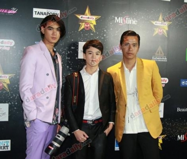 เหล่าดาราตบเท้าเดิน Black carpet งานประกาศรางวัล daradaily Awards ครั้งที่ 8