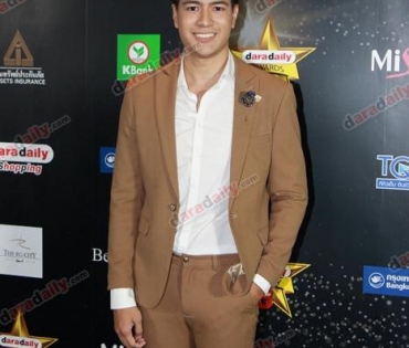 เหล่าดาราตบเท้าเดิน Black carpet งานประกาศรางวัล daradaily Awards ครั้งที่ 8