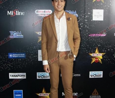 เหล่าดาราตบเท้าเดิน Black carpet งานประกาศรางวัล daradaily Awards ครั้งที่ 8