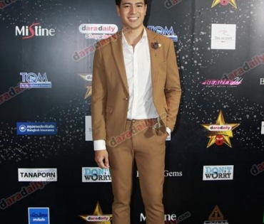 เหล่าดาราตบเท้าเดิน Black carpet งานประกาศรางวัล daradaily Awards ครั้งที่ 8