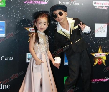 เหล่าดาราตบเท้าเดิน Black carpet งานประกาศรางวัล daradaily Awards ครั้งที่ 8