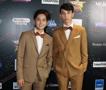 เหล่าดาราตบเท้าเดิน Black carpet งานประกาศรางวัล daradaily Awards ครั้งที่ 8