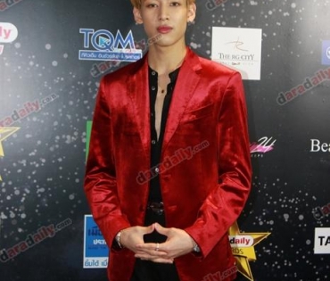 เหล่าดาราตบเท้าเดิน Black carpet งานประกาศรางวัล daradaily Awards ครั้งที่ 8