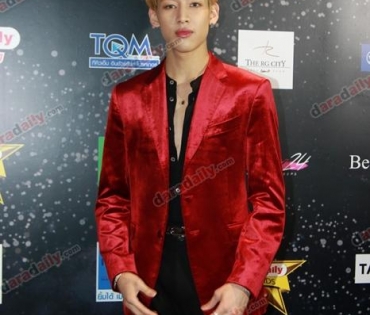 เหล่าดาราตบเท้าเดิน Black carpet งานประกาศรางวัล daradaily Awards ครั้งที่ 8