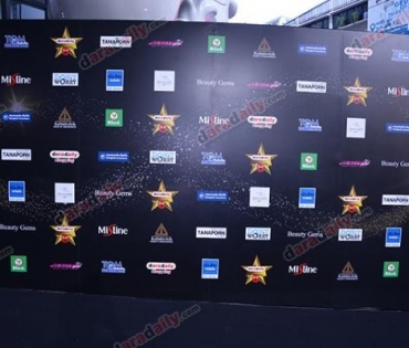 เหล่าดาราตบเท้าเดิน Black carpet งานประกาศรางวัล daradaily Awards ครั้งที่ 8