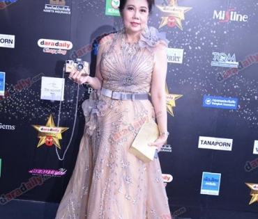 เหล่าดาราตบเท้าเดิน Black carpet งานประกาศรางวัล daradaily Awards ครั้งที่ 8