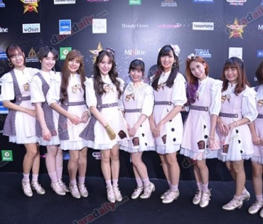 เหล่าดาราตบเท้าเดิน Black carpet งานประกาศรางวัล daradaily Awards ครั้งที่ 8