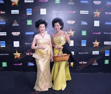 เหล่าดาราตบเท้าเดิน Black carpet งานประกาศรางวัล daradaily Awards ครั้งที่ 8